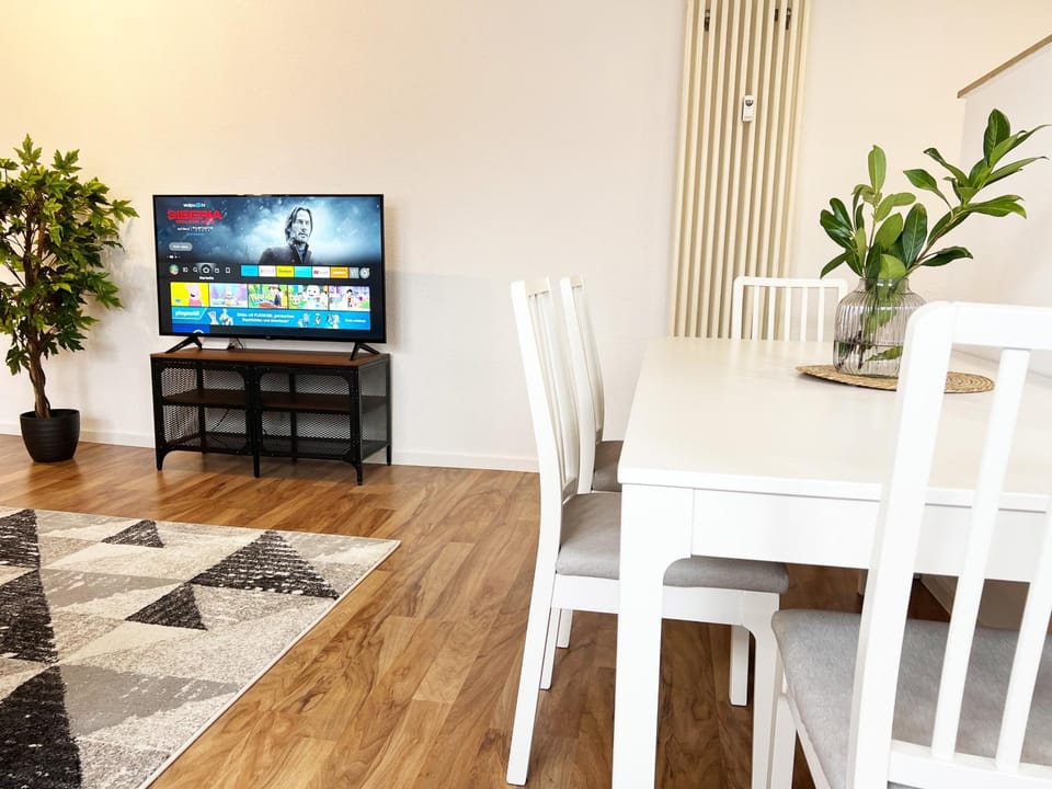 Dining area, Food