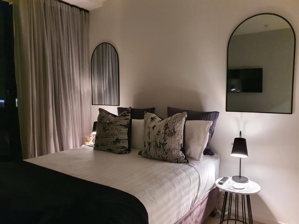 Bed, TV and multimedia, Bedroom