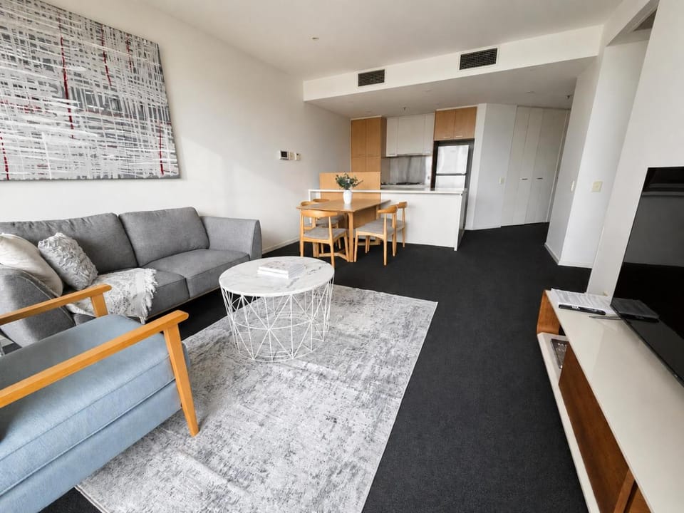 TV and multimedia, Kitchen or kitchenette, Living room, Seating area, Dining area, kitchen