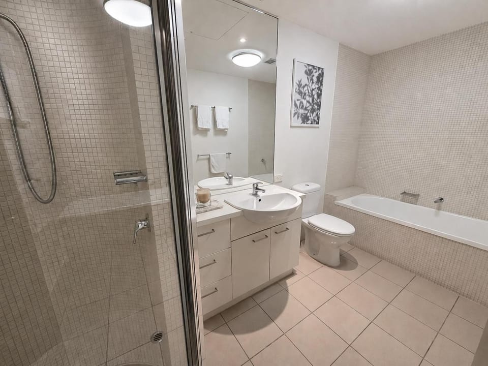 Shower, Toilet, Bathroom, Bath, towels
