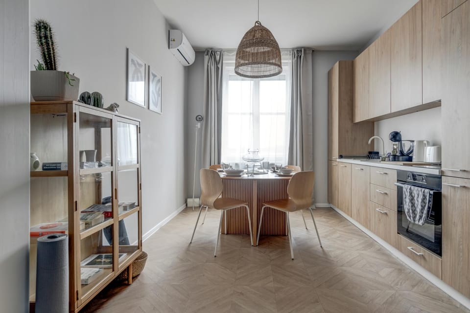 Kitchen or kitchenette, Dining area, stove