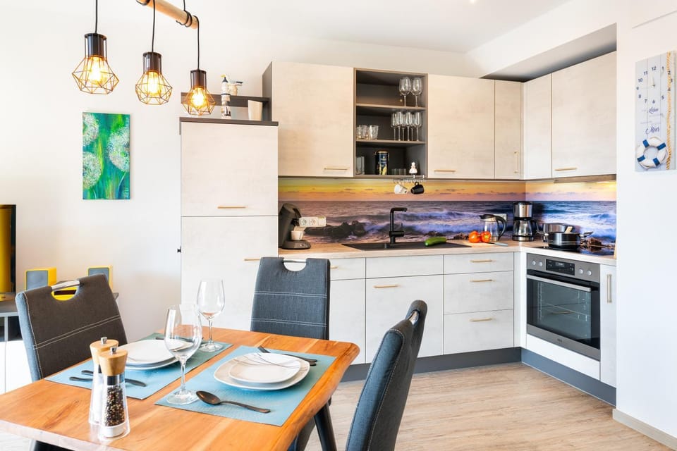 Kitchen or kitchenette, Dining area, dishwasher, pet friendly
