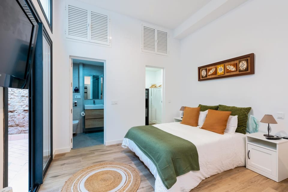 Bed, Photo of the whole room