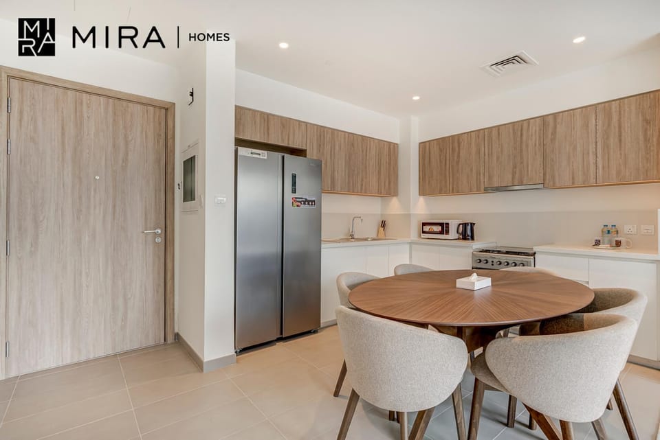 Kitchen or kitchenette, Dining area, minibar
