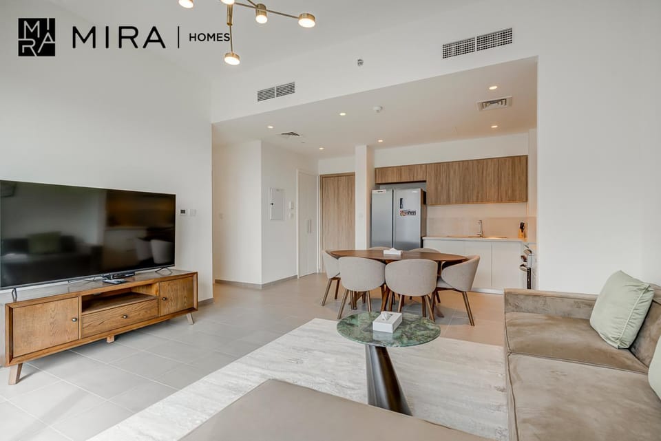 TV and multimedia, Kitchen or kitchenette, Living room, Seating area, Dining area