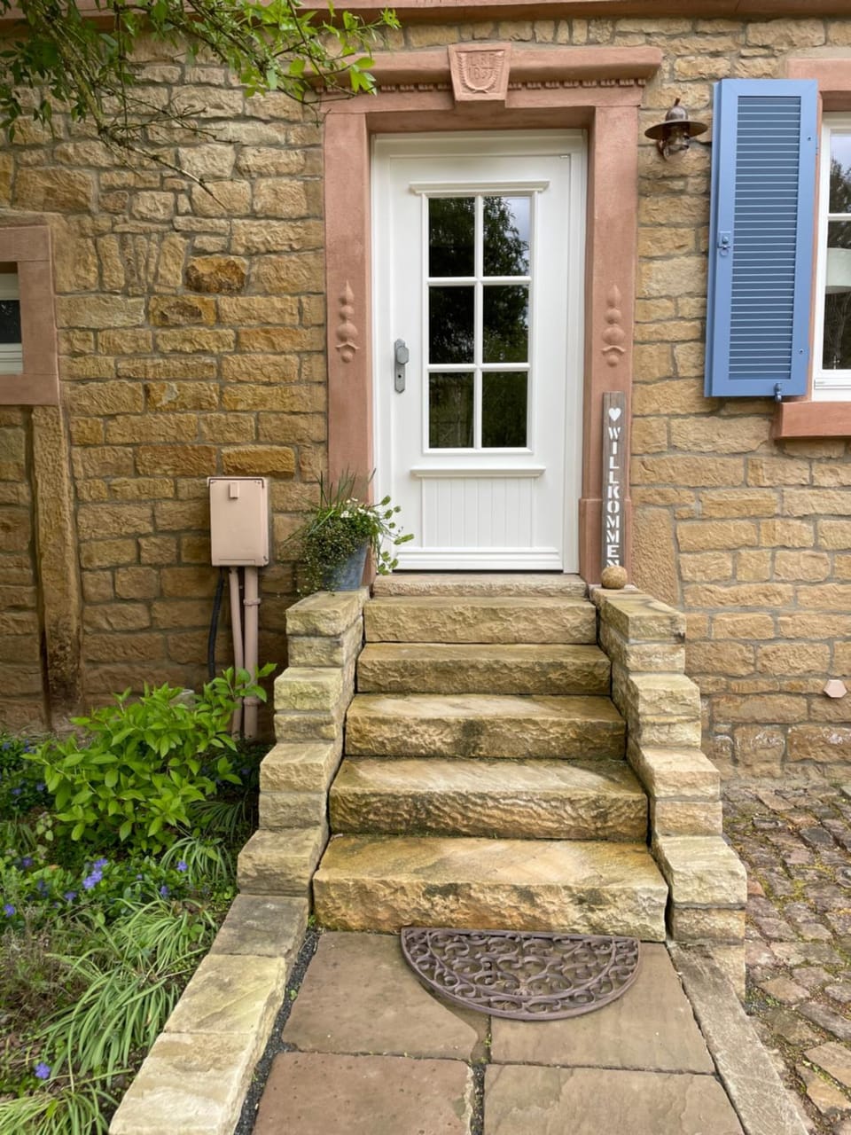 Facade/entrance