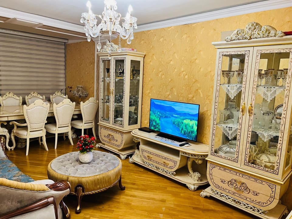 Communal lounge/ TV room, TV and multimedia, Living room, Seating area, Evening entertainment