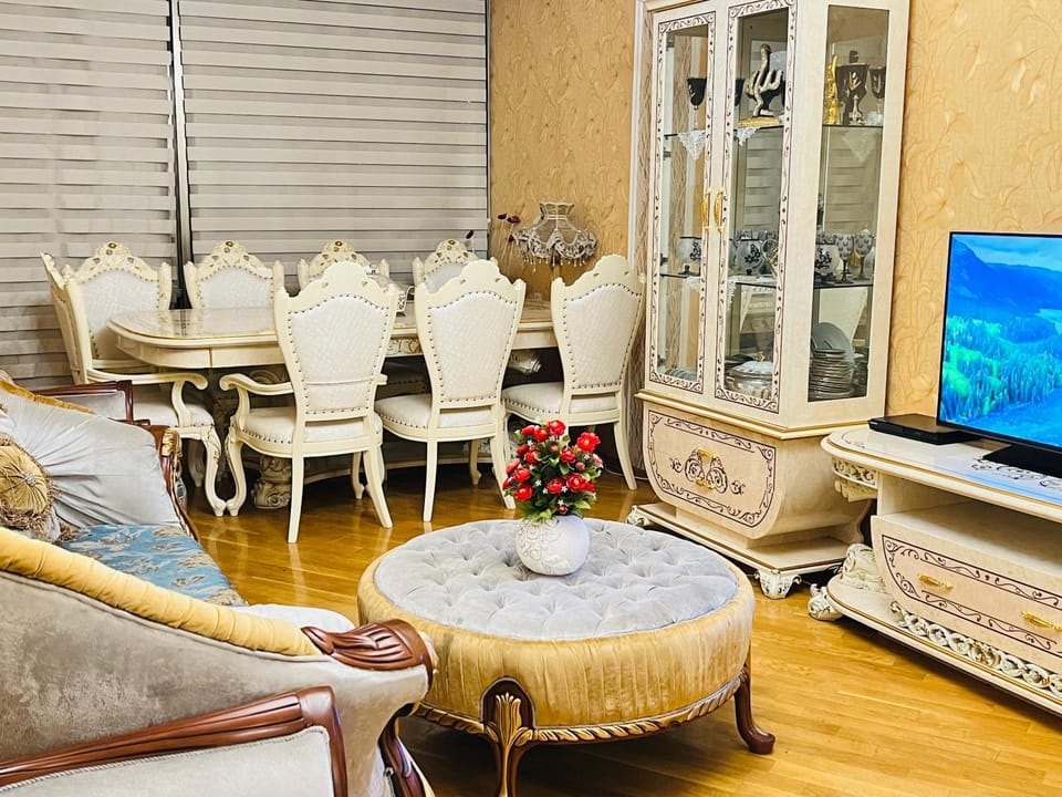 Communal lounge/ TV room, TV and multimedia, Living room, Seating area, Evening entertainment