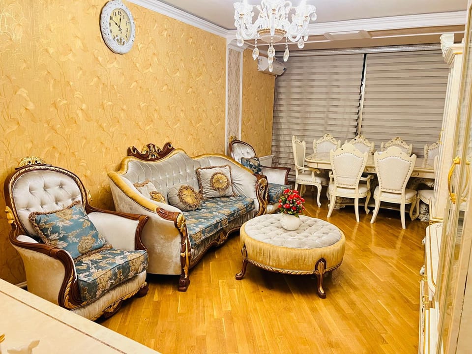 Living room, Seating area