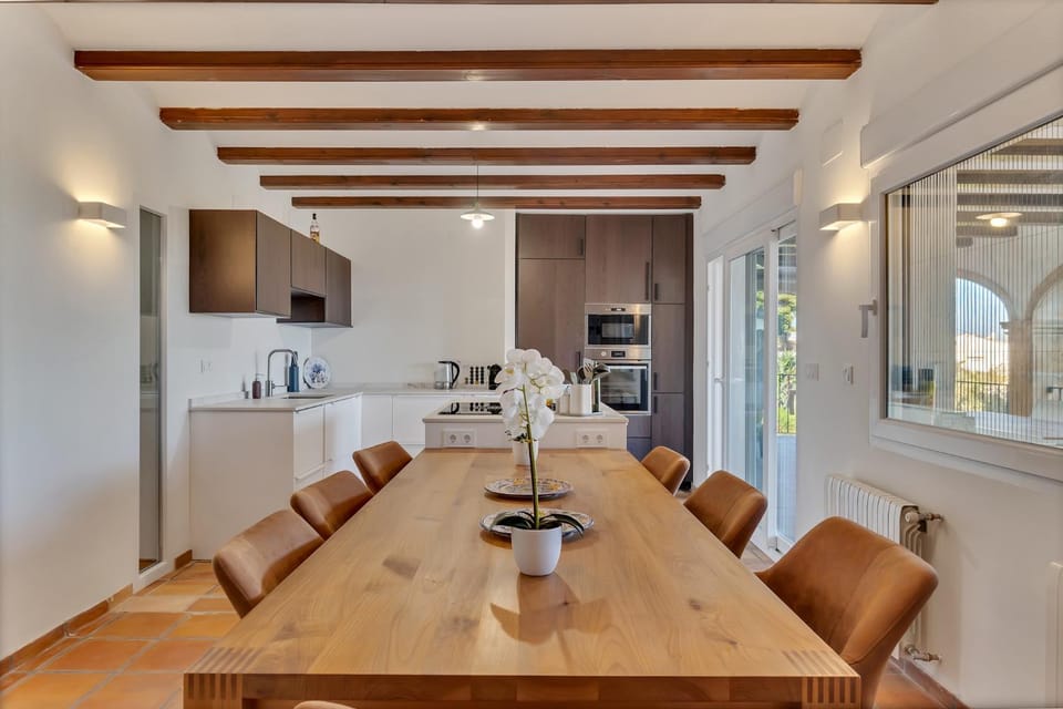 Coffee/tea facilities, Dining area, Food, Sea view, Family, Family, Family, dishwasher, internet, internet, minibar, pet friendly, stove, kitchen, air conditioner