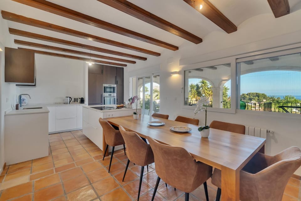 Natural landscape, Coffee/tea facilities, Kitchen or kitchenette, Photo of the whole room, Seating area, Dining area, Sea view, Sea view, Family, dishwasher, internet, minibar, stove, kitchen