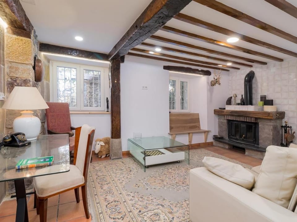 TV and multimedia, Living room, Seating area, flat iron