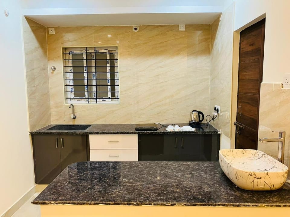kitchen, Internal: Not applicable to any particular room