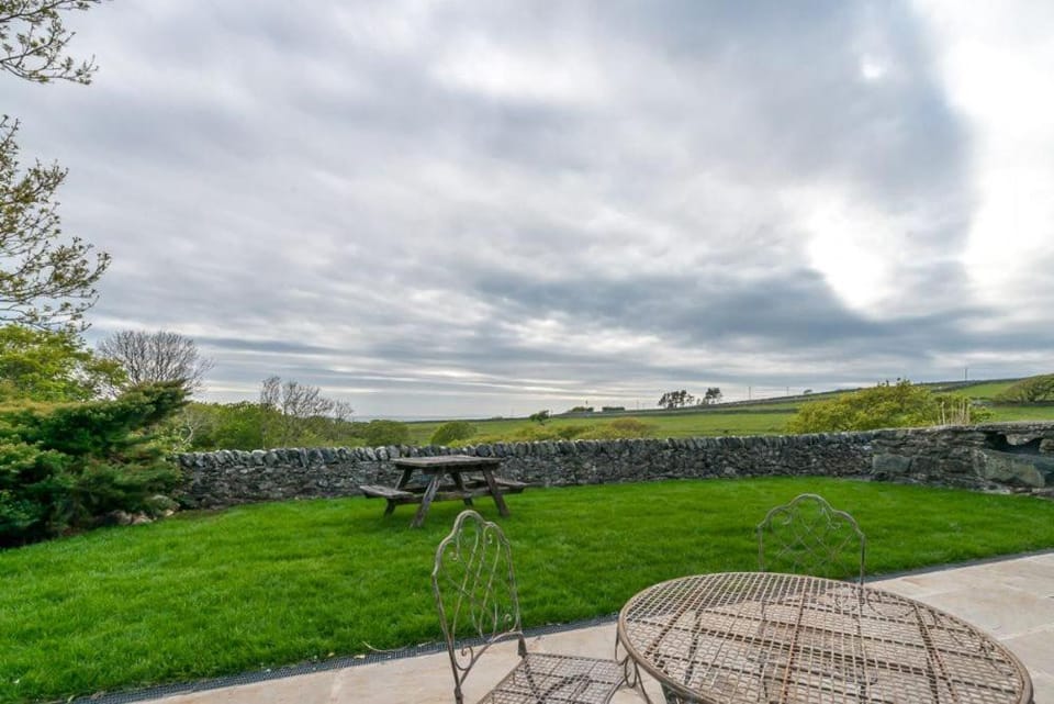Property building, Natural landscape, Garden, Garden view
