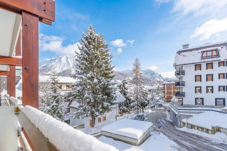 Hostdomus - Bianca Suite Apartment in Sestriere