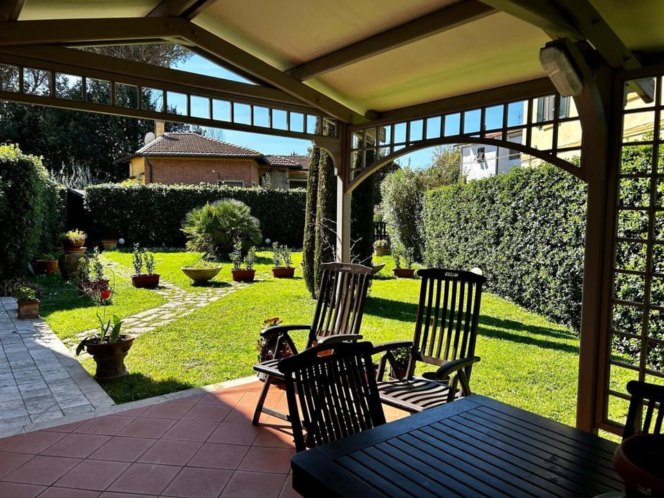Patio, Spring, Day, Garden, Seating area, Garden view