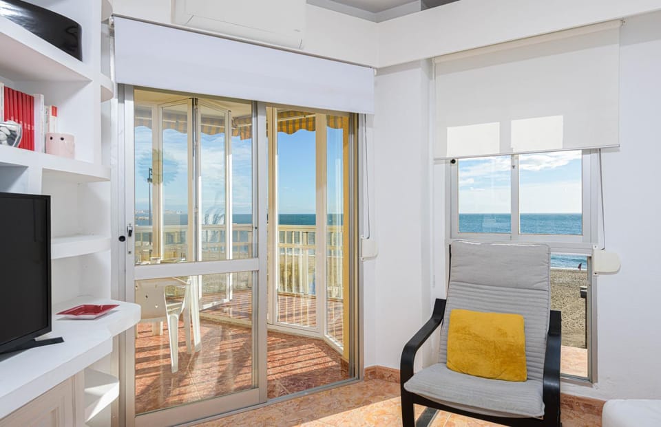 Communal lounge/ TV room, Balcony/Terrace