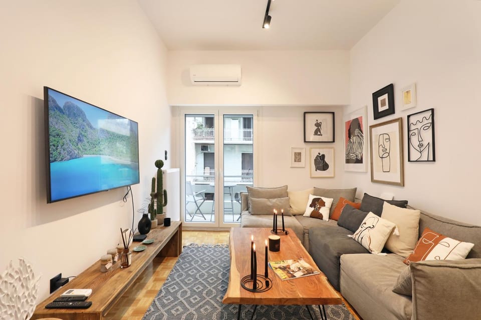 Communal lounge/ TV room, TV and multimedia, Living room, Seating area, Evening entertainment, air conditioner