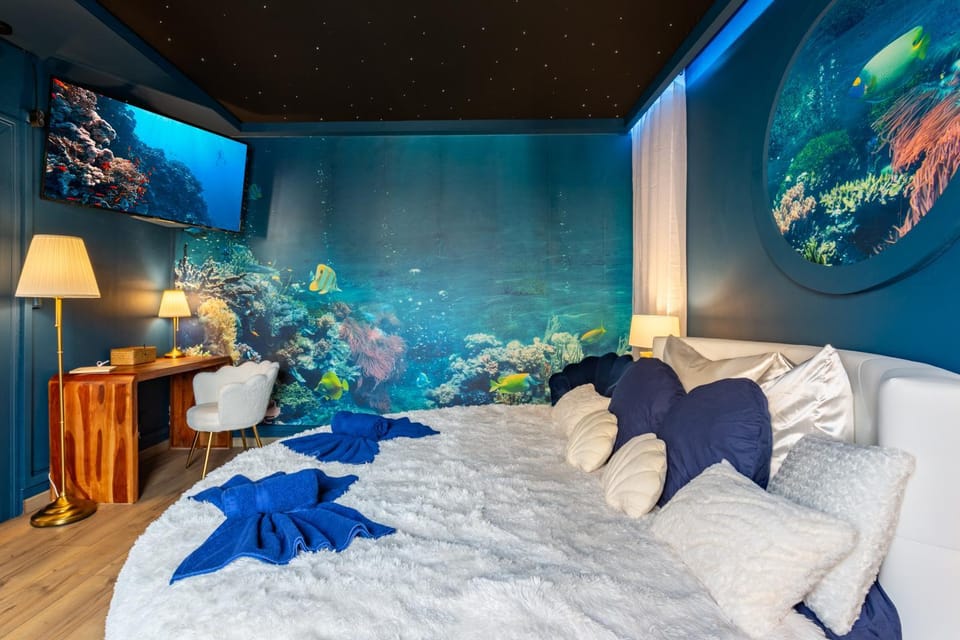 Photo of the whole room, Bedroom