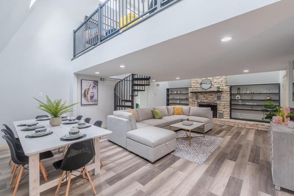 Breathtaking Roof Pool views, Gameroom, Firepit House in San Antonio