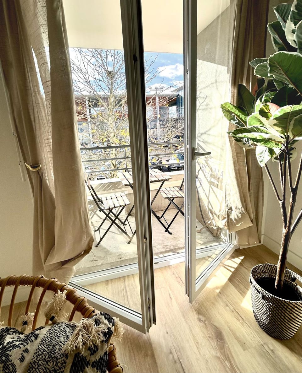 Balcony/Terrace, Balcony/Terrace, air conditioner