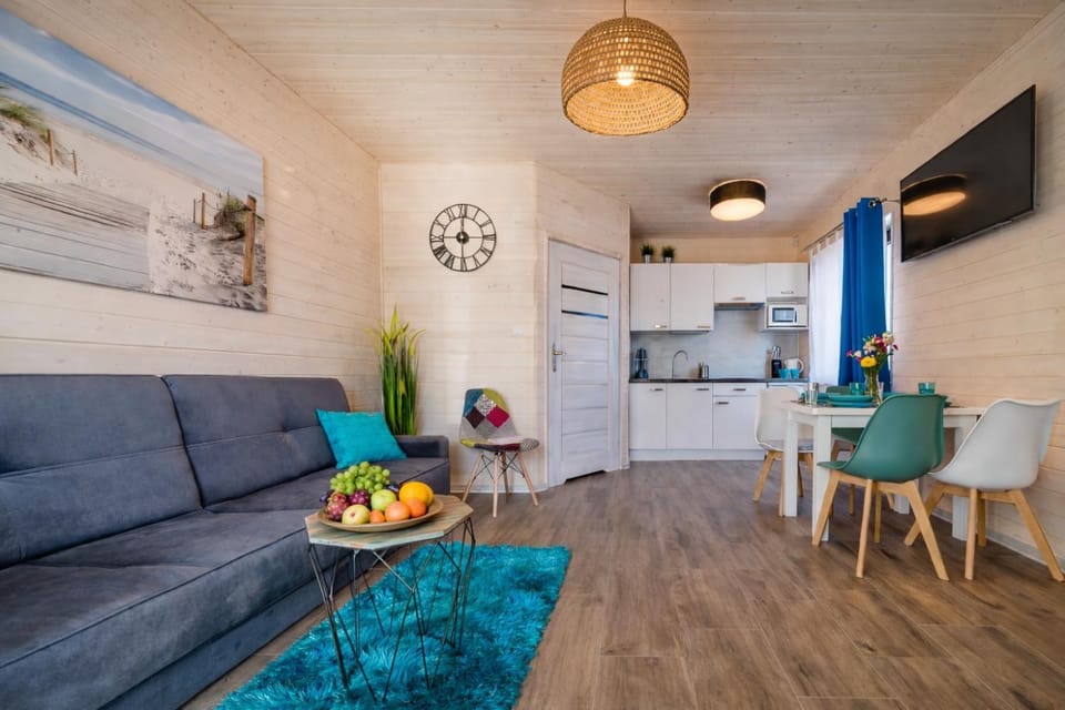 Kitchen or kitchenette, Living room, Seating area, Dining area, stove