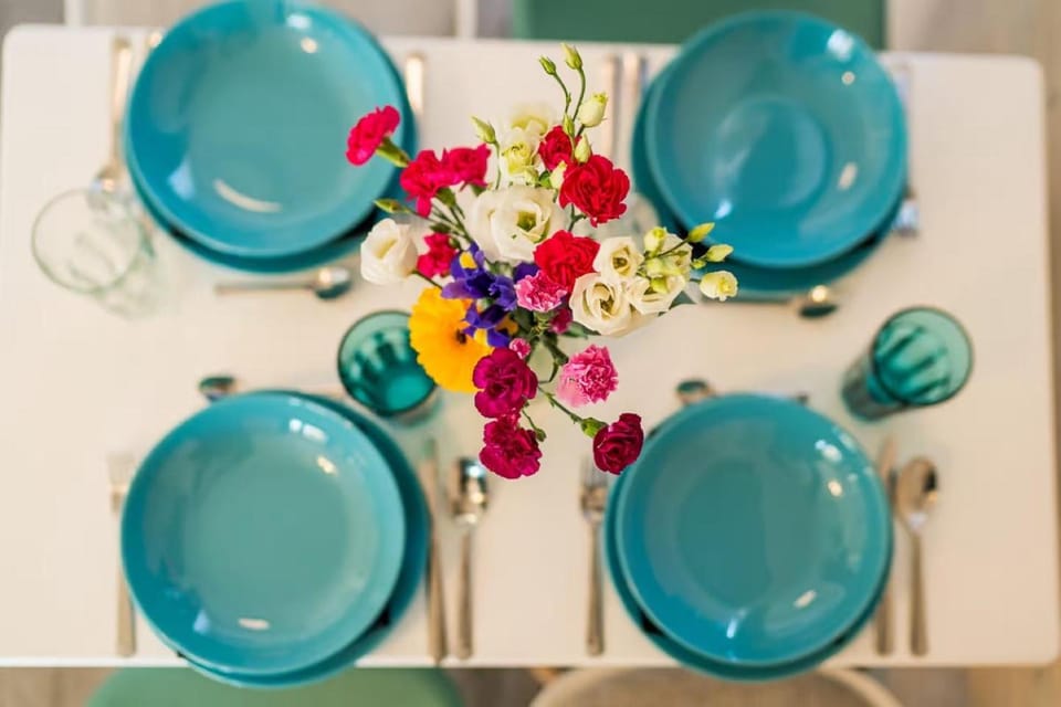 Dining area, Food