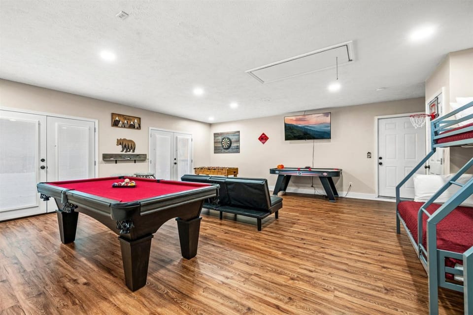 Billiard, Game Room