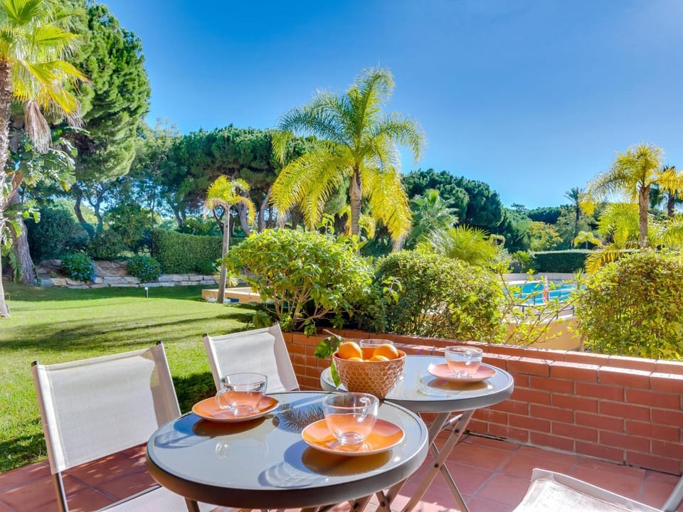 Spring, Day, Natural landscape, Garden, Dining area, Food, Garden view, Pool view, Swimming pool