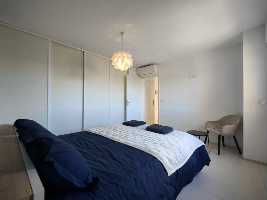 Cannes Vue mer T2 61m²+ parking Apartment in Cannes