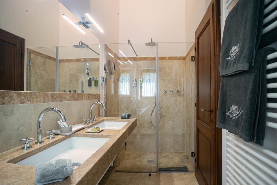 Shower, Bathroom, towels