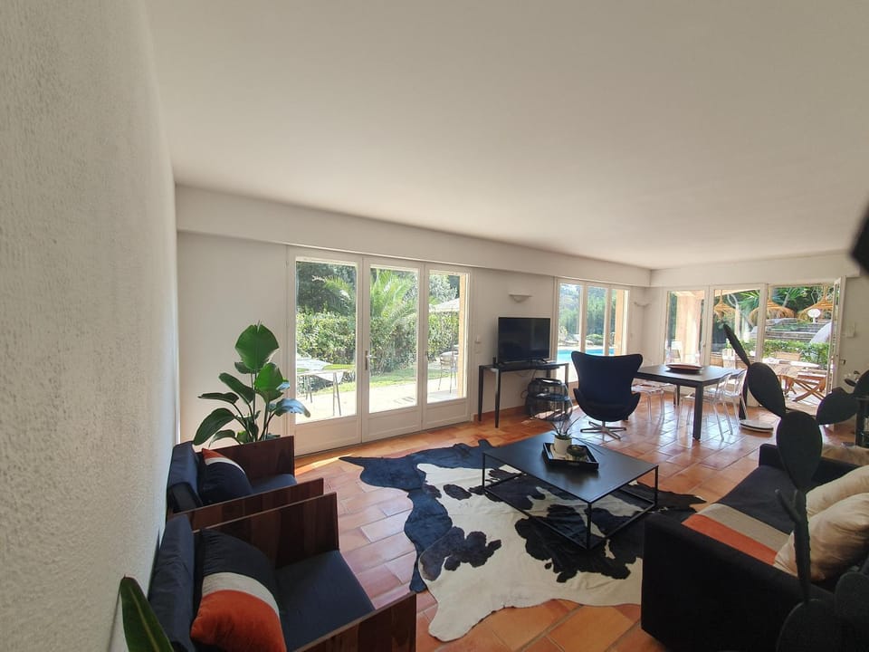 Bas de villa avec piscine Golfe-juan House in Antibes
