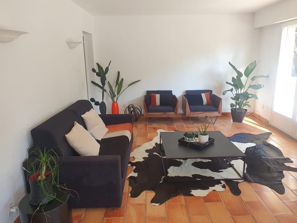 Bas de villa avec piscine Golfe-juan House in Antibes