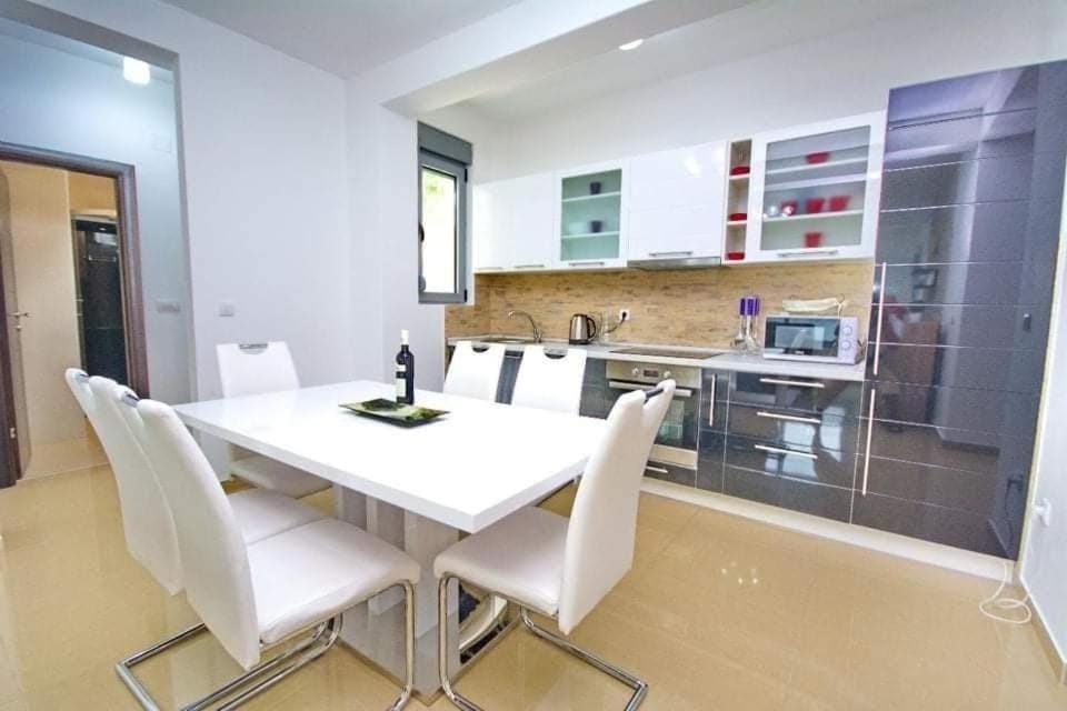 Apartments Andjela Kotor Apartment in Dobrota