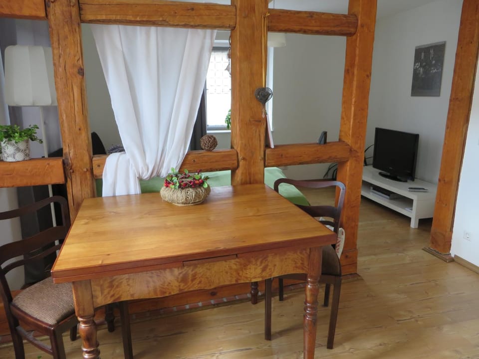 Photo of the whole room, Decorative detail