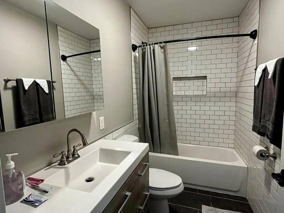 Downtown Albany 1 Bed with Workstation on Maiden Lane Apartment in Albany