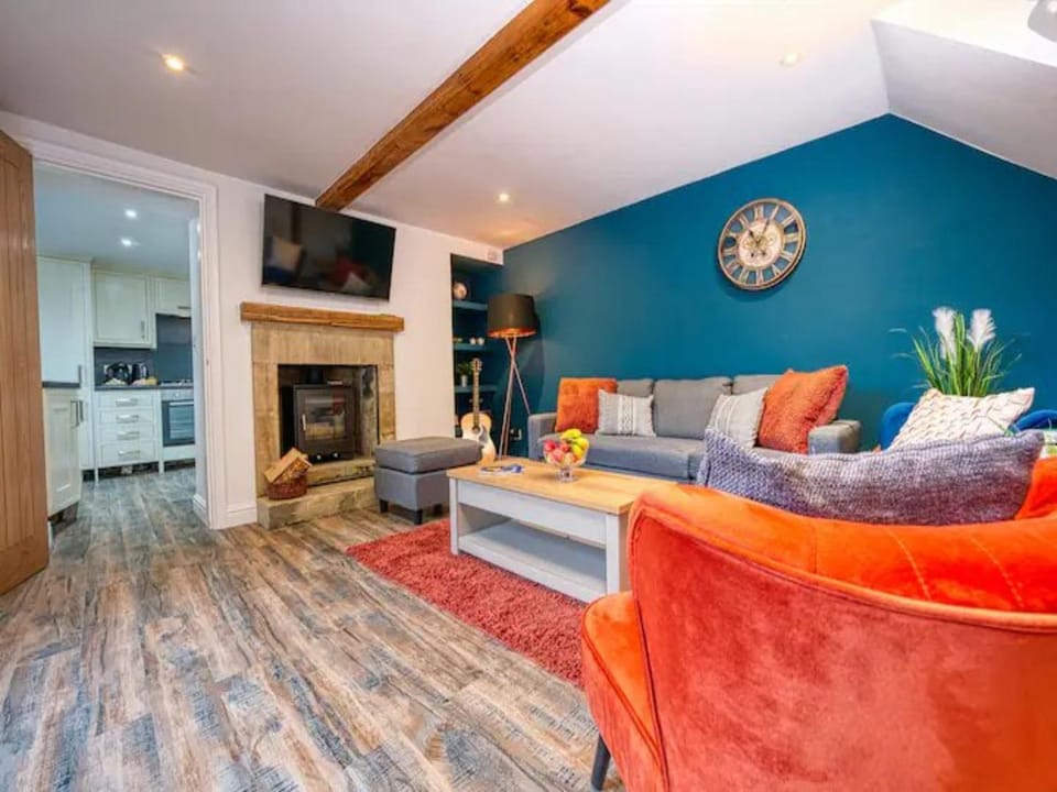 Communal lounge/ TV room, TV and multimedia, Kitchen or kitchenette, Living room, Other, Seating area, Evening entertainment