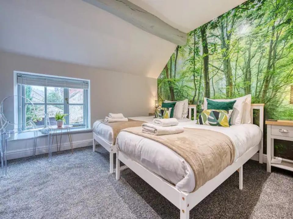 Bed, Photo of the whole room, Bedroom, Garden view