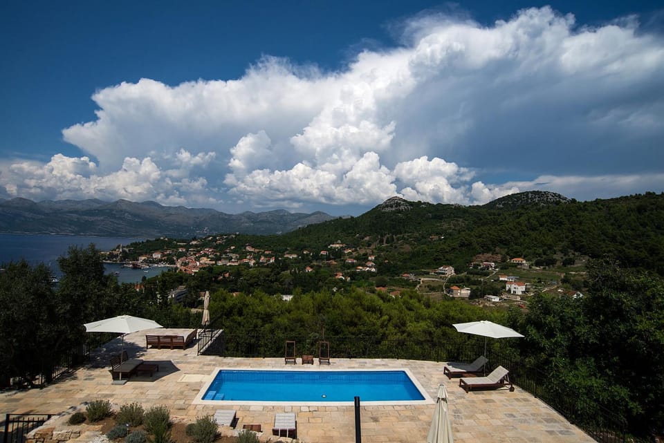 Patio, Bird's eye view, BBQ facilities, Balcony/Terrace, Pool view, Sea view, Swimming pool