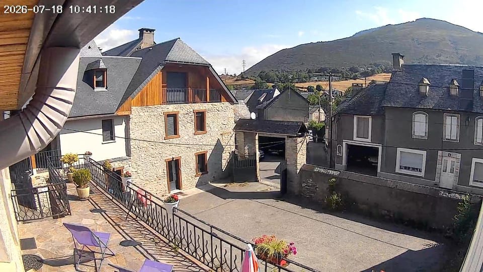 Property building, Balcony/Terrace, Mountain view