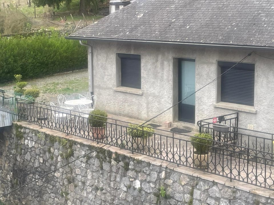 Property building, Patio, Garden, Garden view
