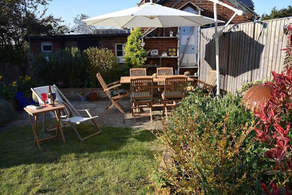 Garden, Garden, Seating area