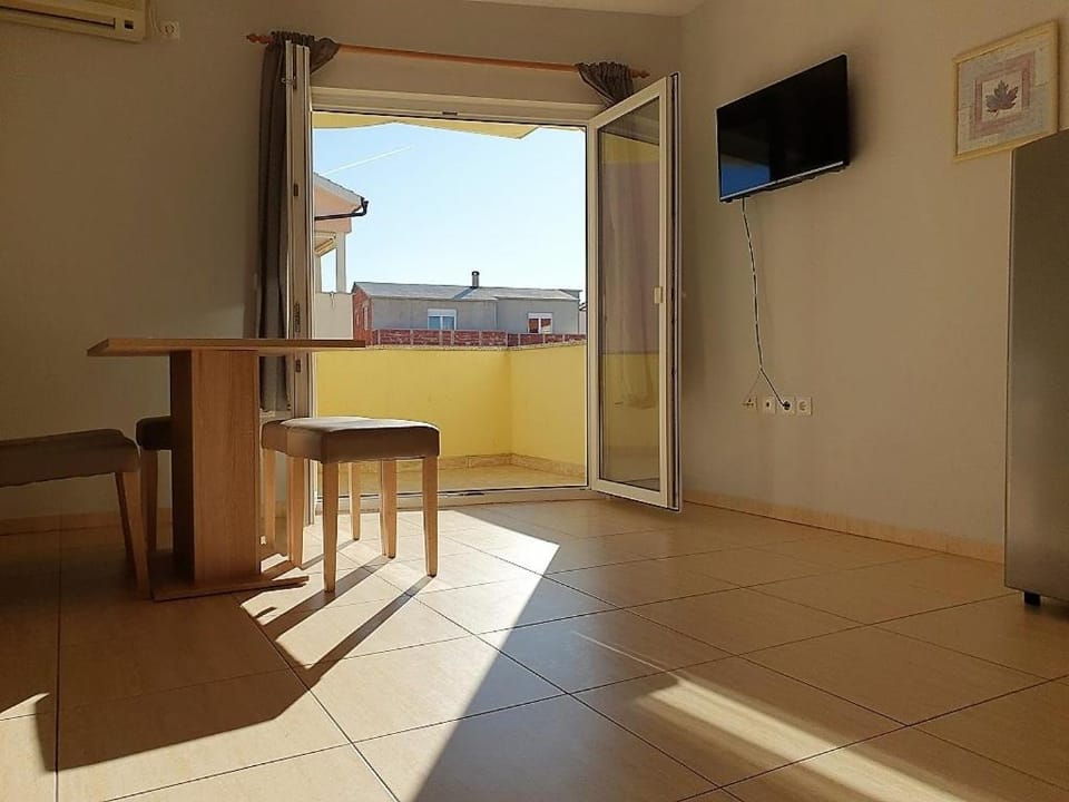 TV and multimedia, View (from property/room), Balcony/Terrace, Dining area