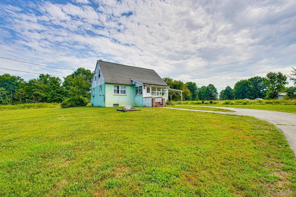 Charming Gardiner Home w/ Yard & Sunroom House in Hudson Valley
