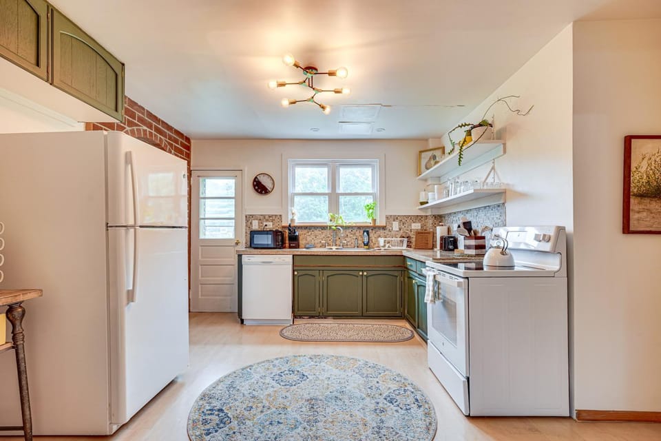 Charming Gardiner Home w/ Yard & Sunroom House in Hudson Valley