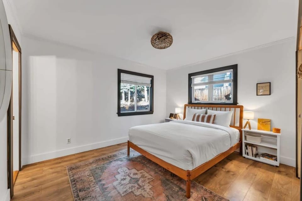 Stylish 3BR Near Trails w Hot Tub House in Tahoe City