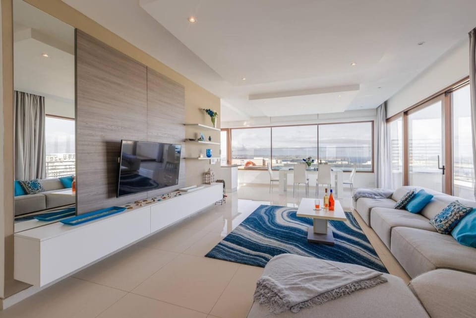 Luxury PH with rooftop pool in Mellieha by Homely Apartment in Malta