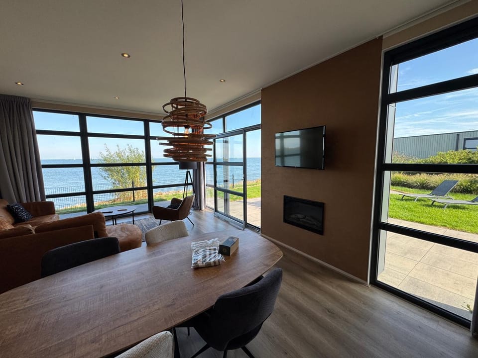 Enkhuizer Strand Chalet Strandjuwel Erste Reihe Hausnr 205 House in Flevoland, Netherlands