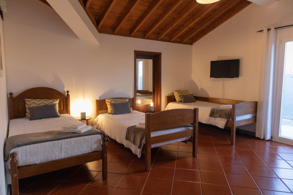 Bed, TV and multimedia, Bedroom