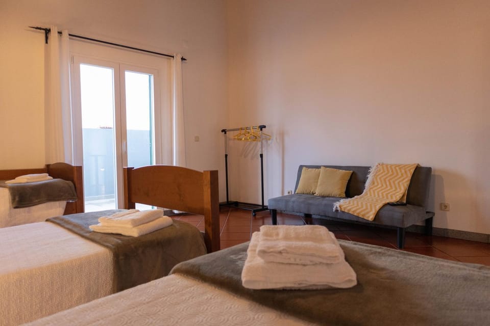 Bed, TV and multimedia, Bedroom